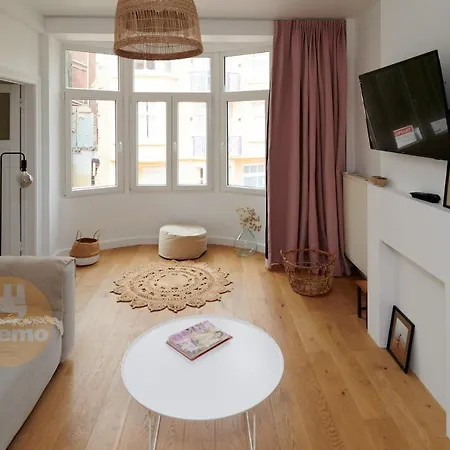 Apartment La *