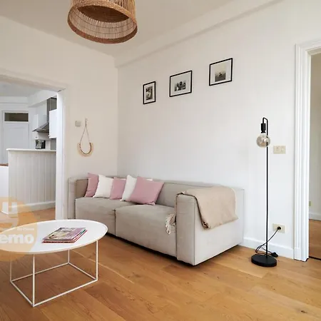 Apartment La *